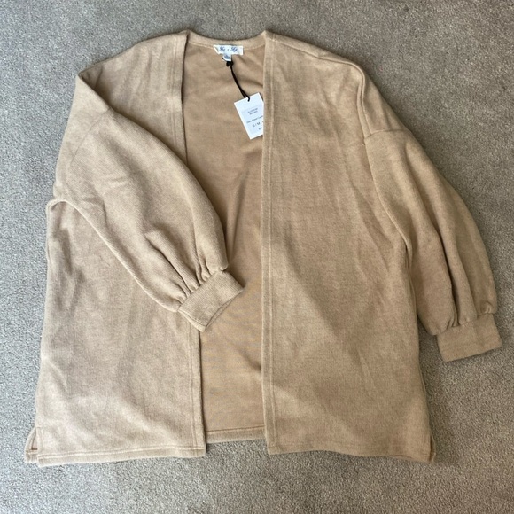 She + Sky Cream Drop Shoulder Cardigan Size S, M, L - Picture 1 of 4